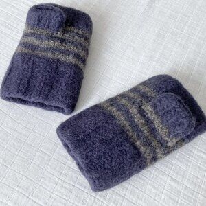 Handmade 🇨🇦 Wool Felt Fingerless Mittens - Blue and Grey Stripes